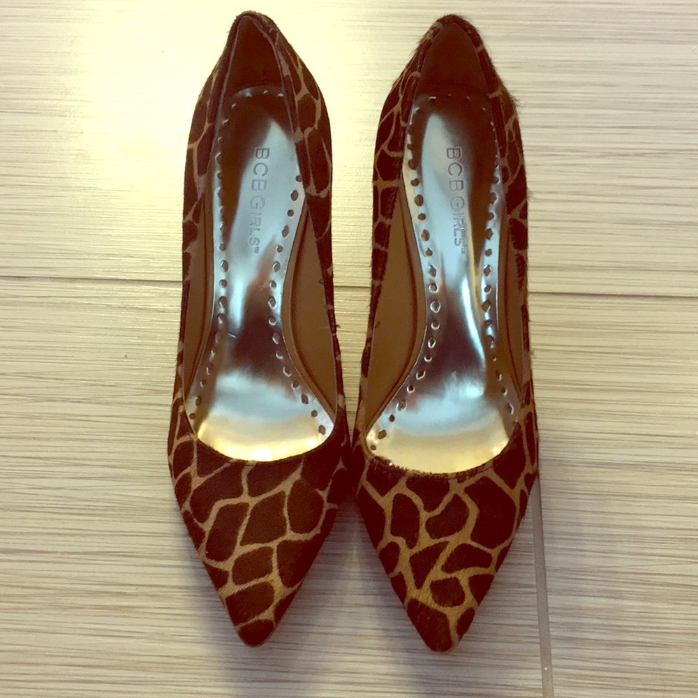 BCBG girls pumps